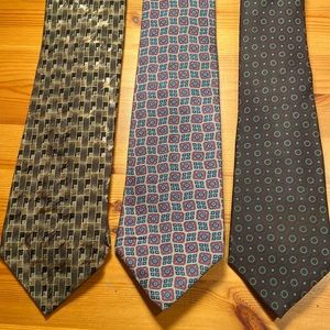 Set of three patterned, silk ties, classic looks.